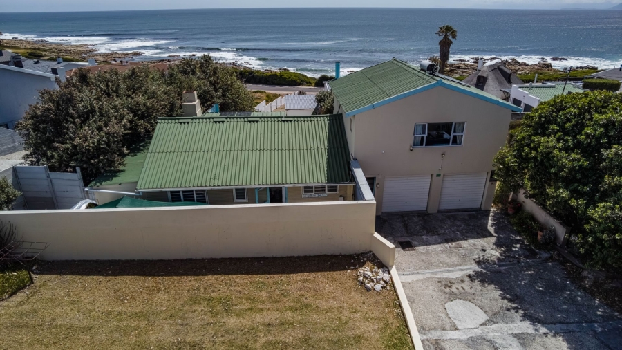 4 Bedroom Property for Sale in Perlemoenbaai Western Cape
